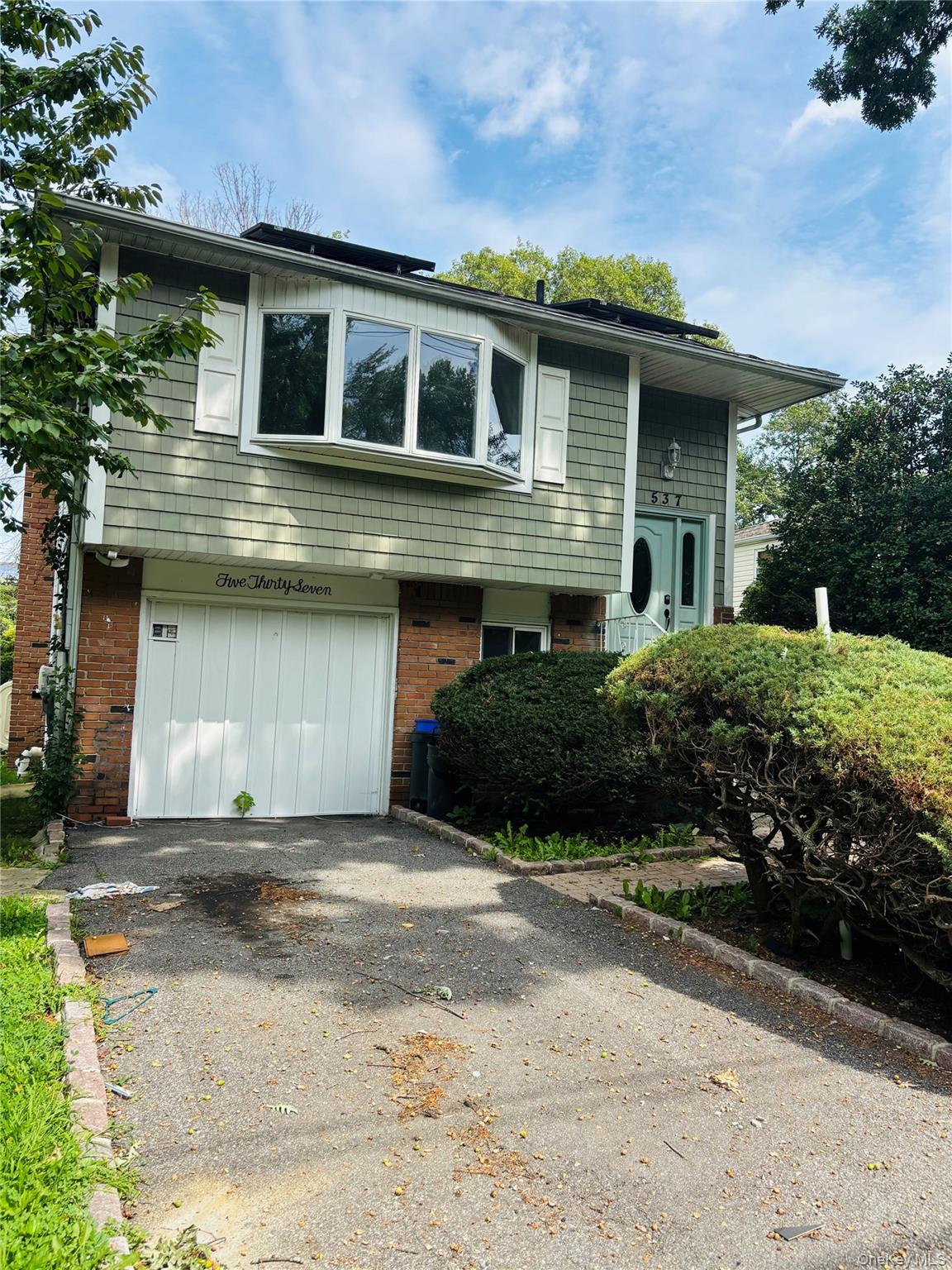 537 Lakeway Drive