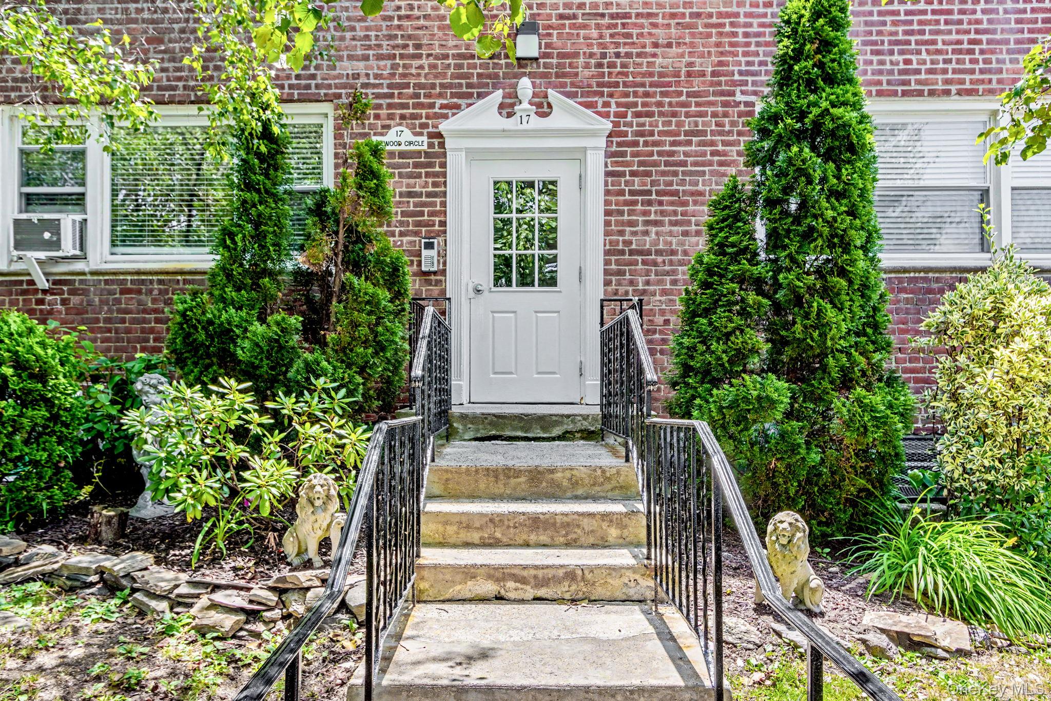 17 Leewood Circle