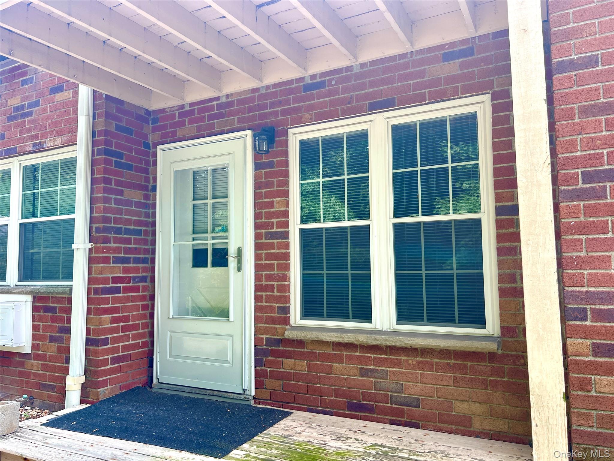 4 Colonial Road
