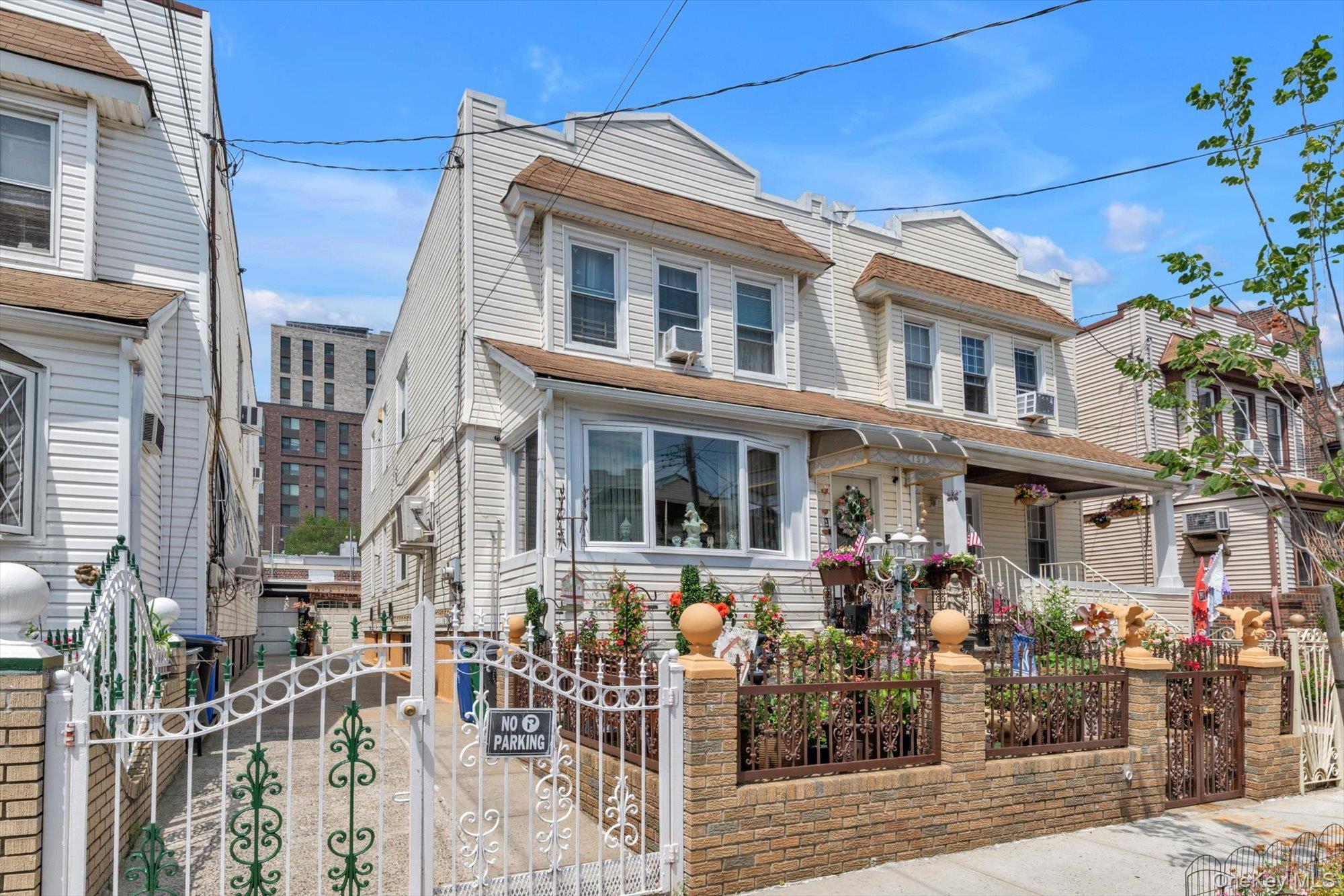 152 Pine Street