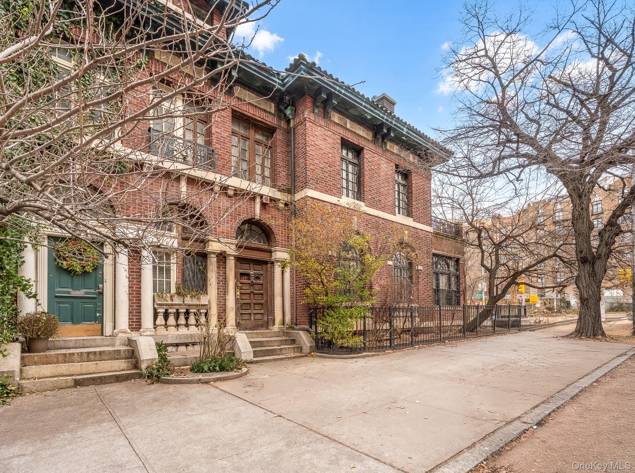 811 Riverside Drive