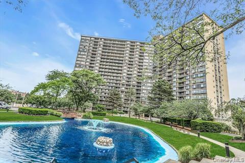 2 BAY CLUB DRIVE