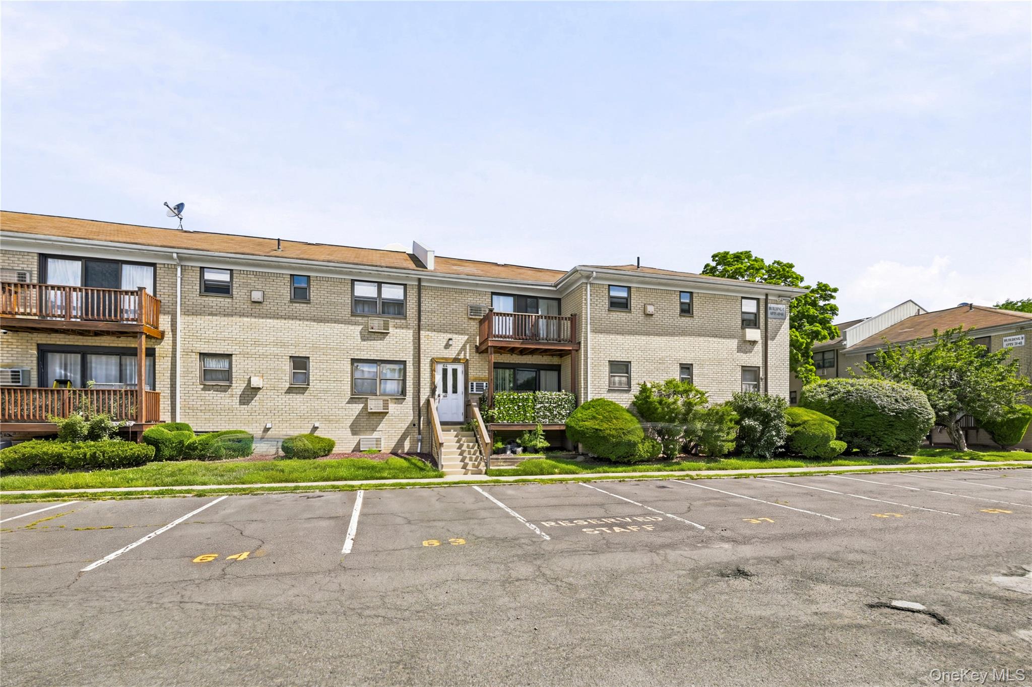 64 W. Sneden Place