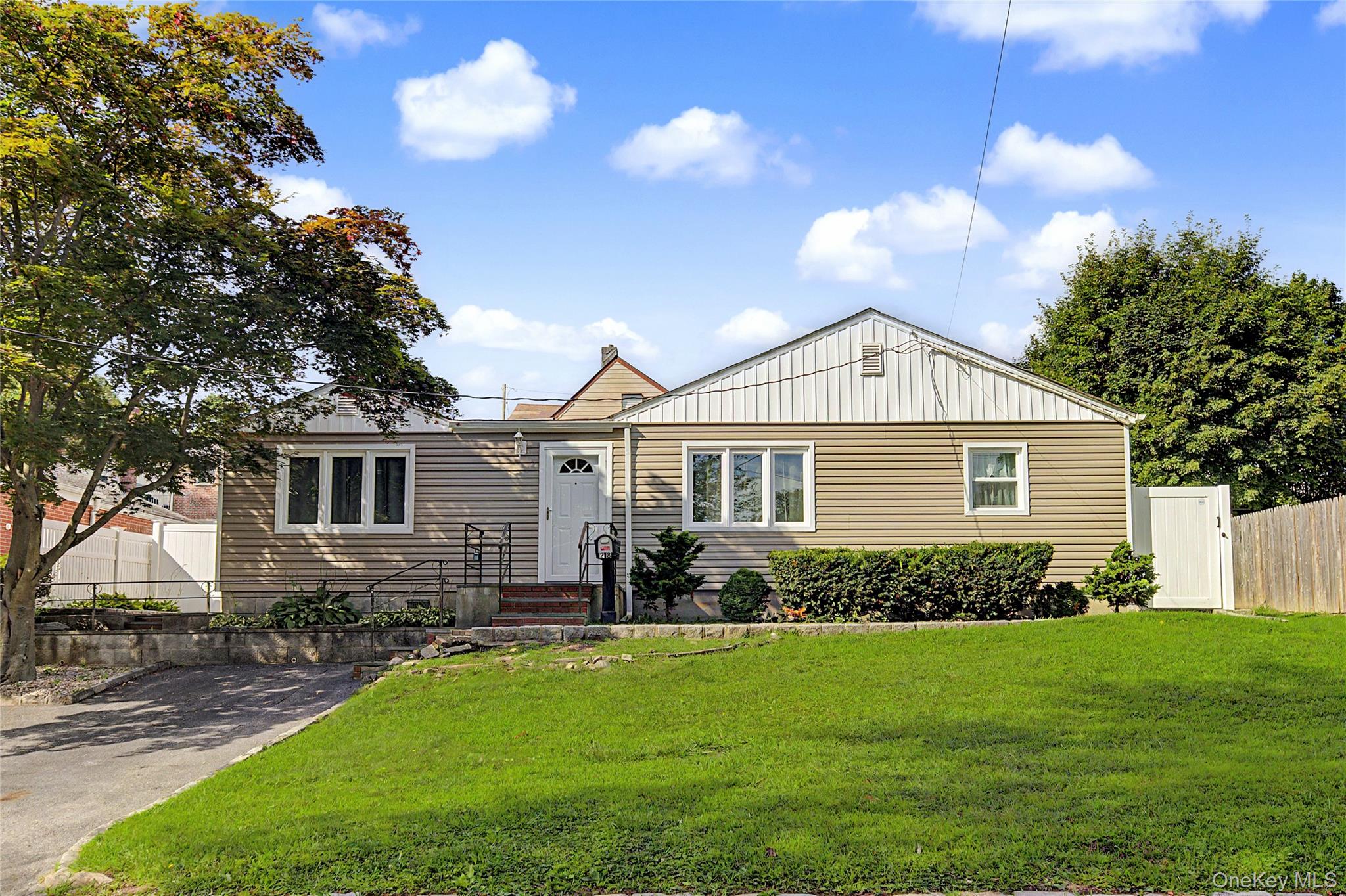 28 Roundhill Drive