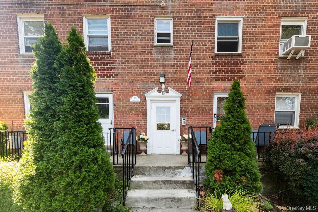 15 LEEWOOD Circle