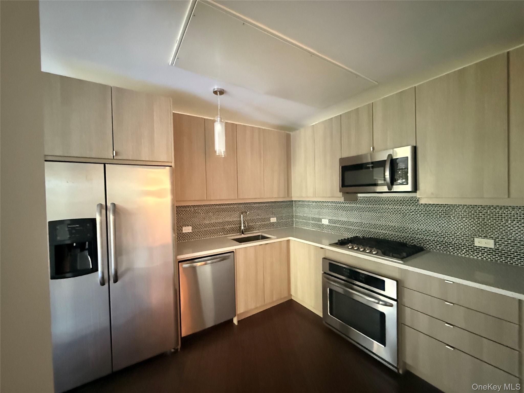 250 Central Park Avenue