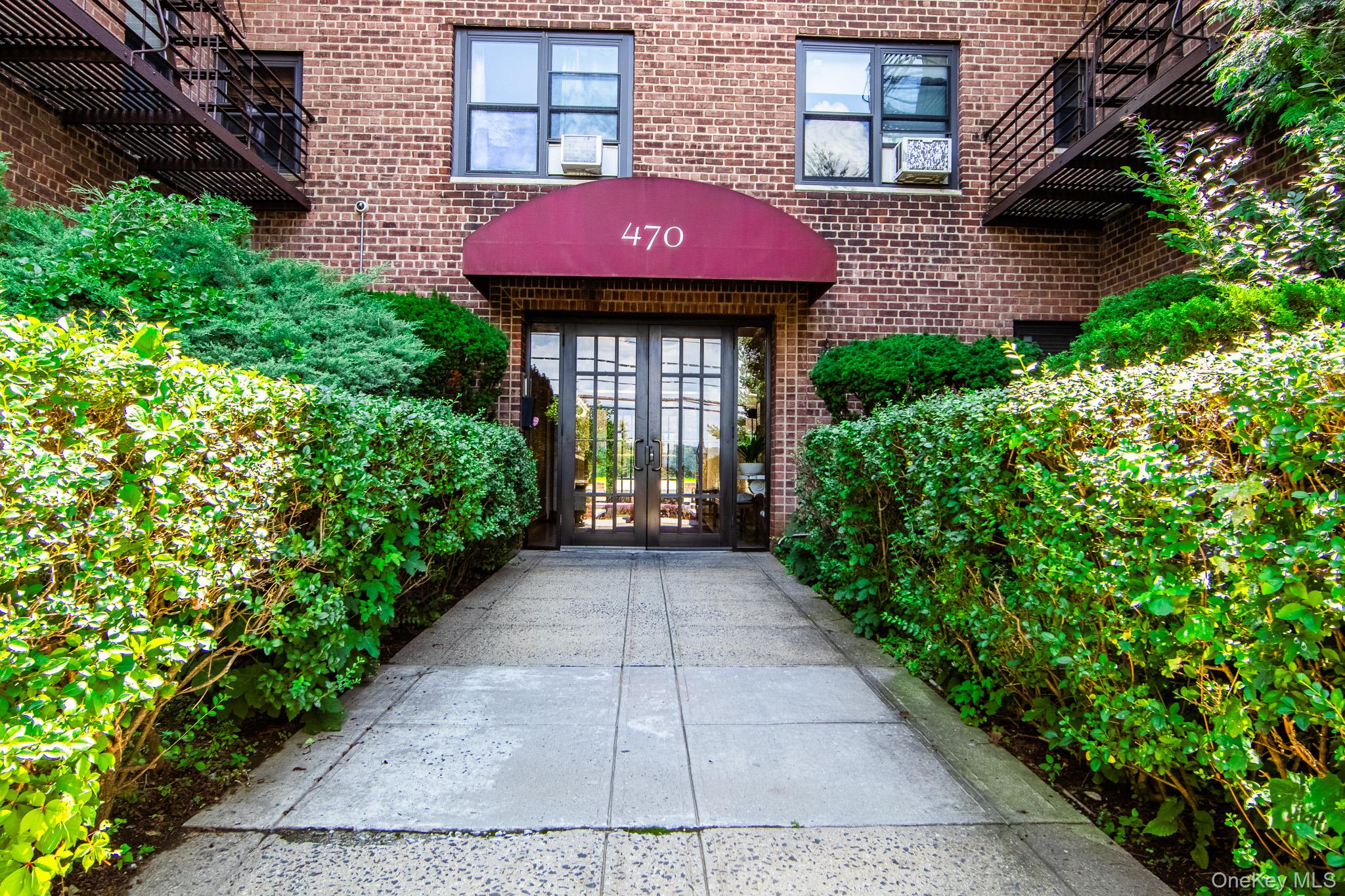 470 N Broadway