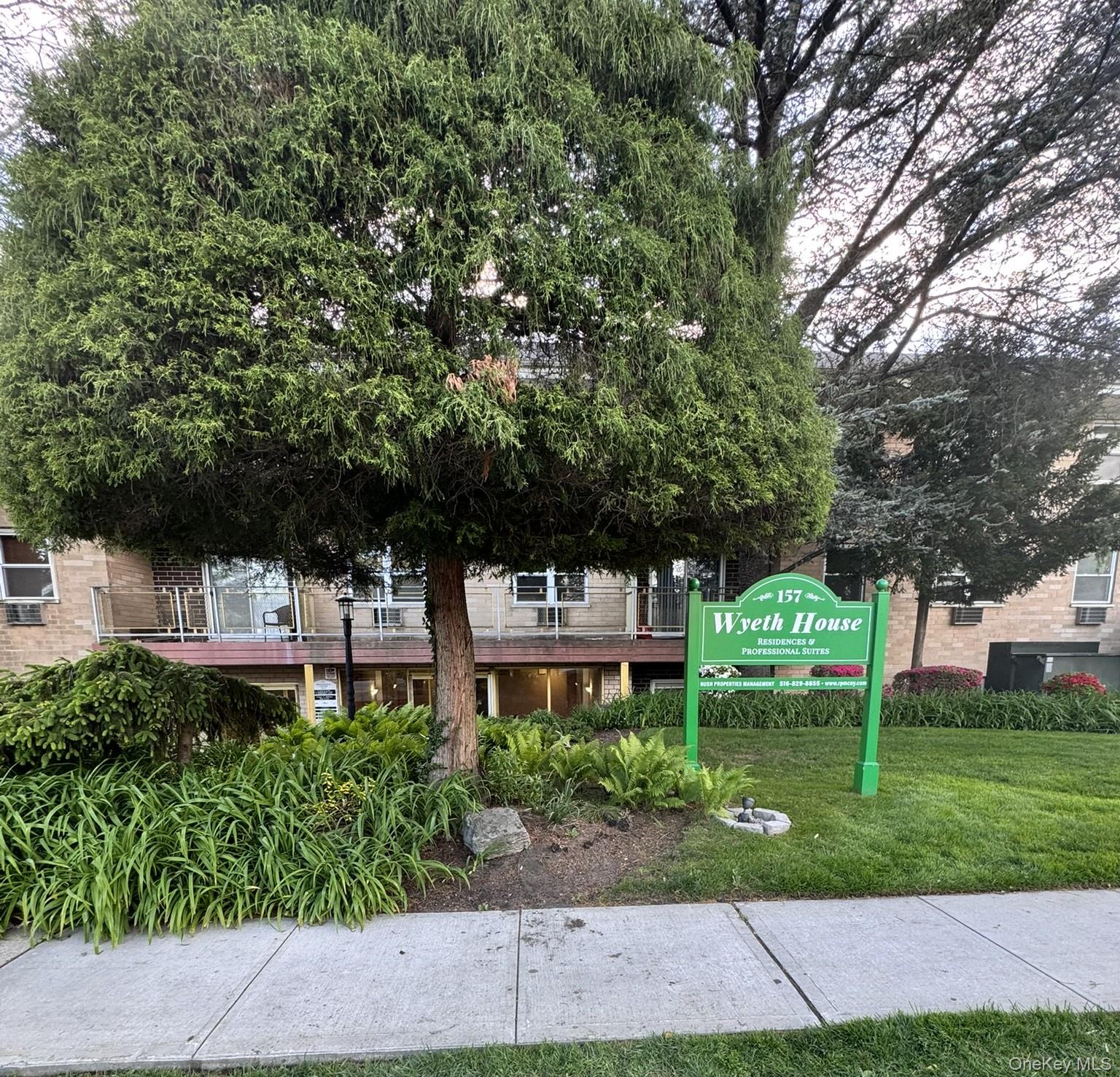 157 Hempstead Avenue