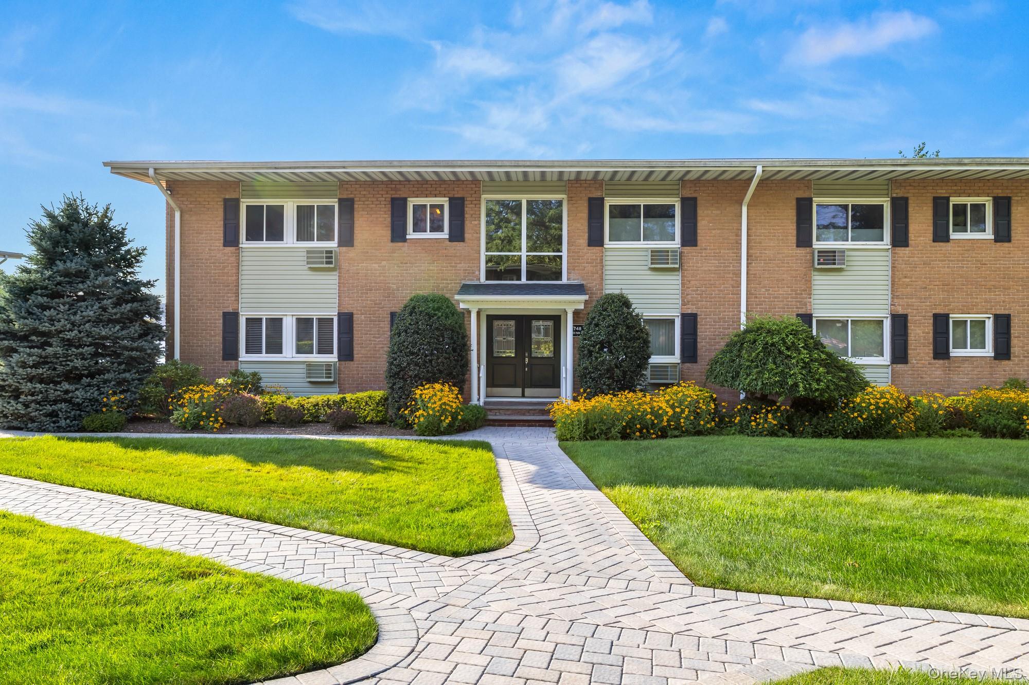 748 Deer Park Avenue