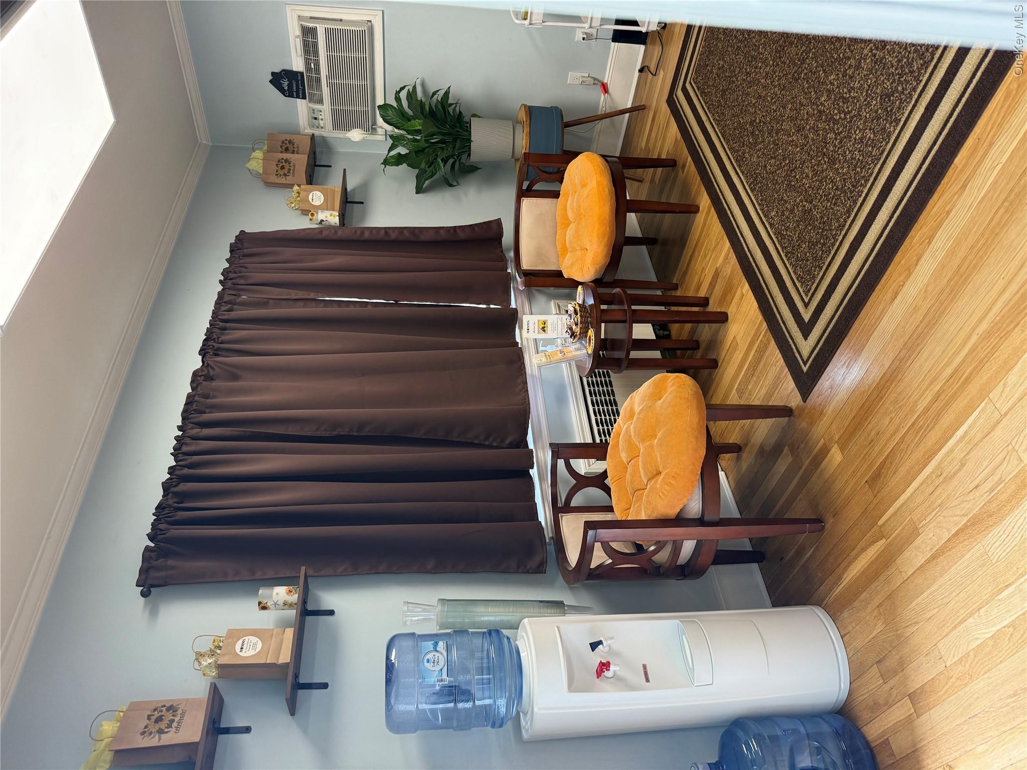 64 Roe Boulevard