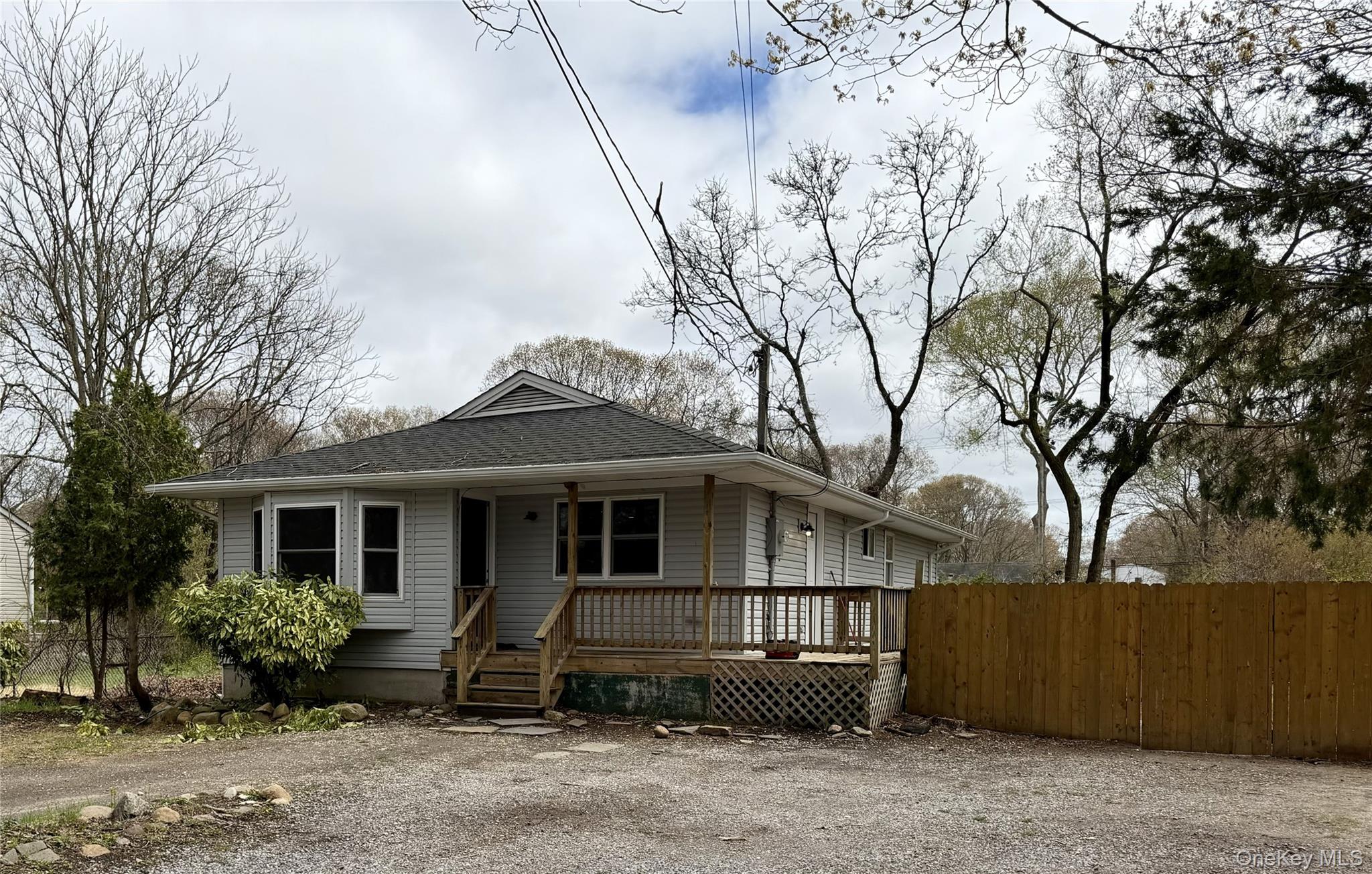 14 Mastic Boulevard