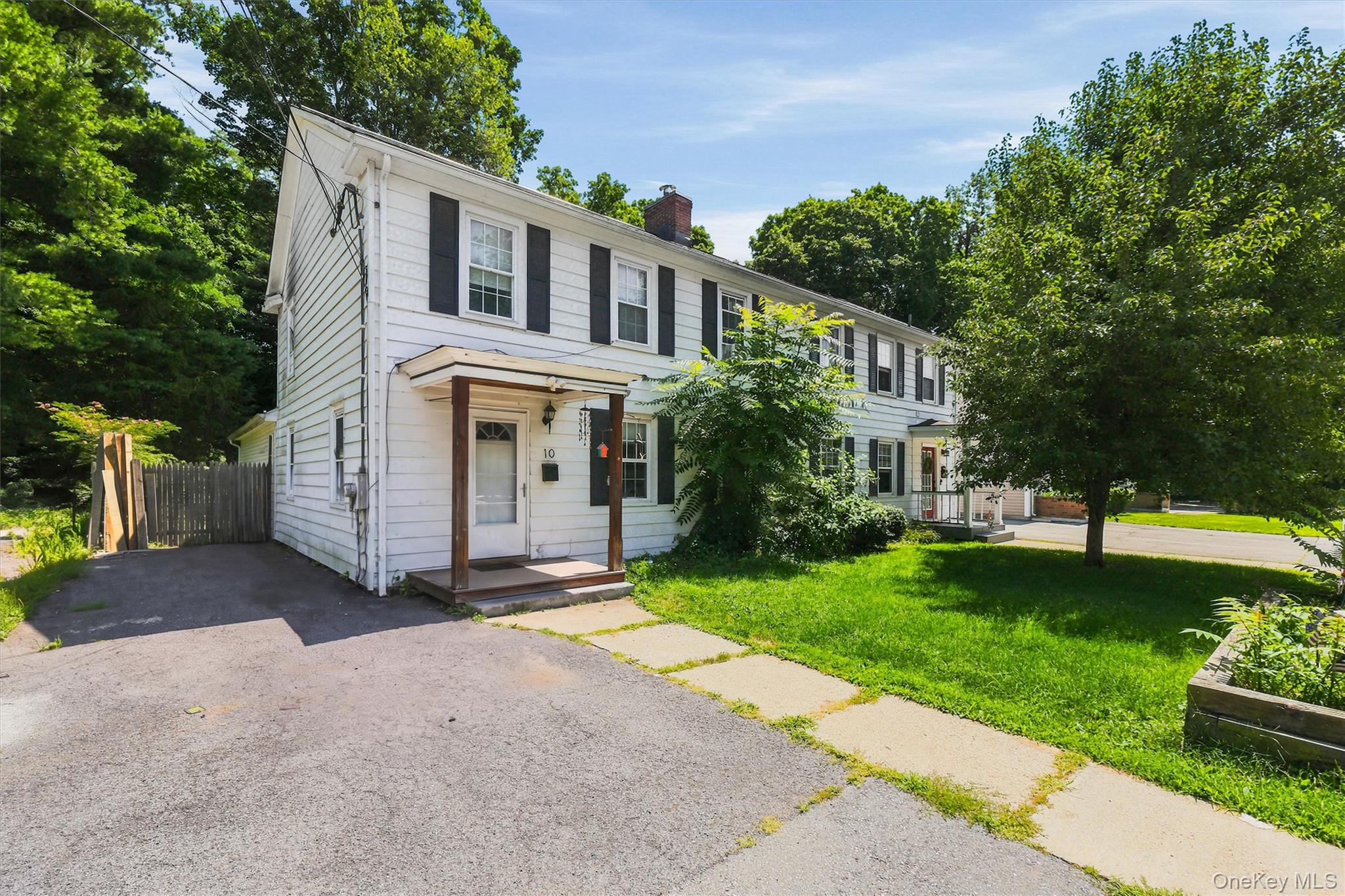 10 Dutchess Avenue