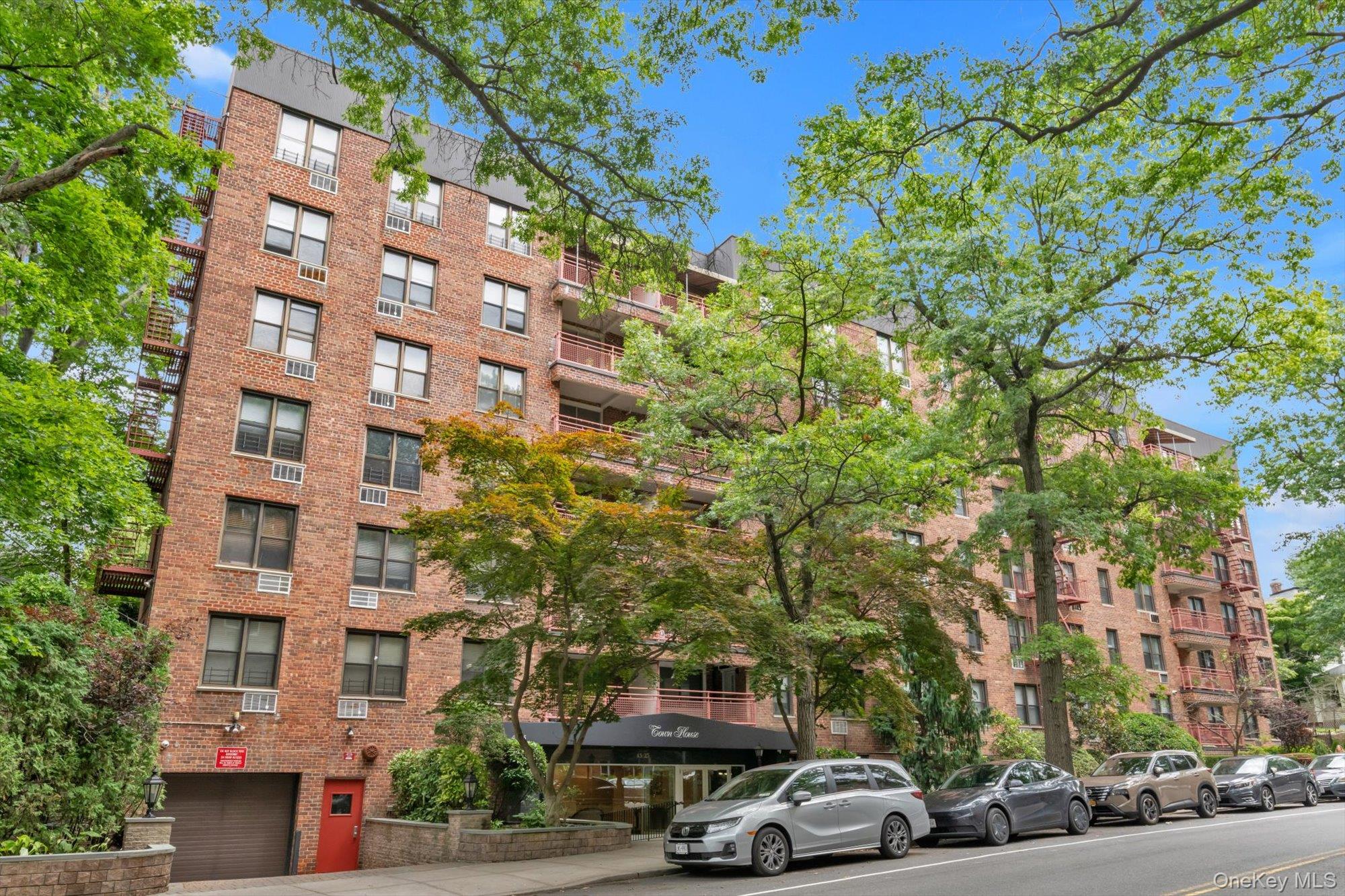 43-25 Douglaston Parkway