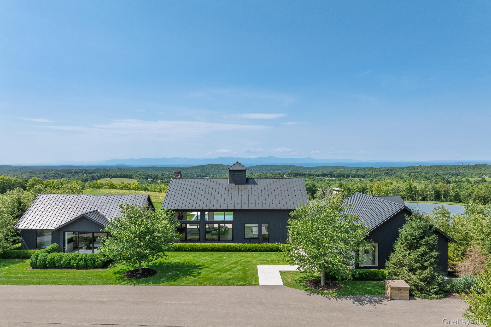 21 Schoolhouse Road