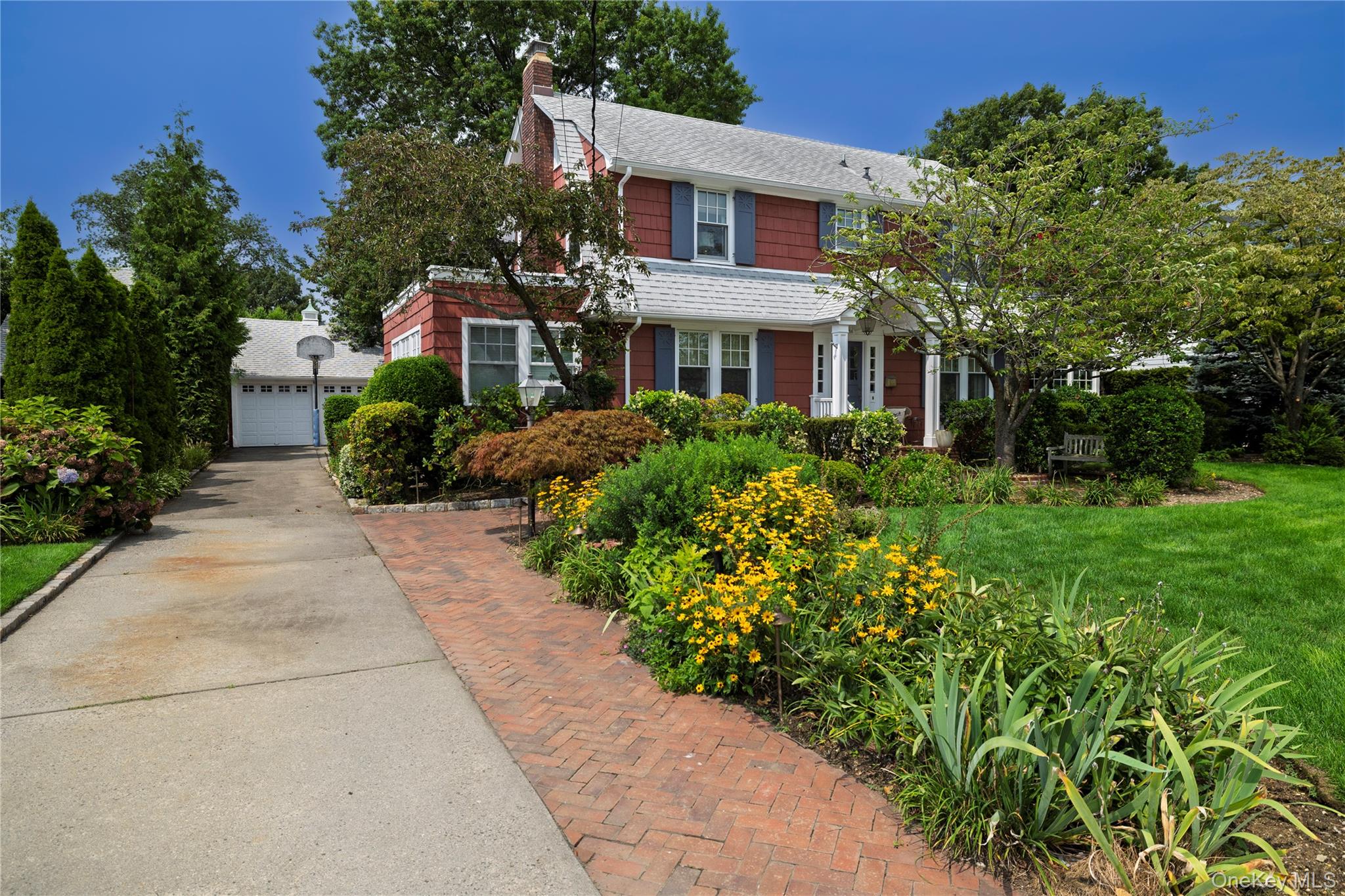 66 Lewis Place