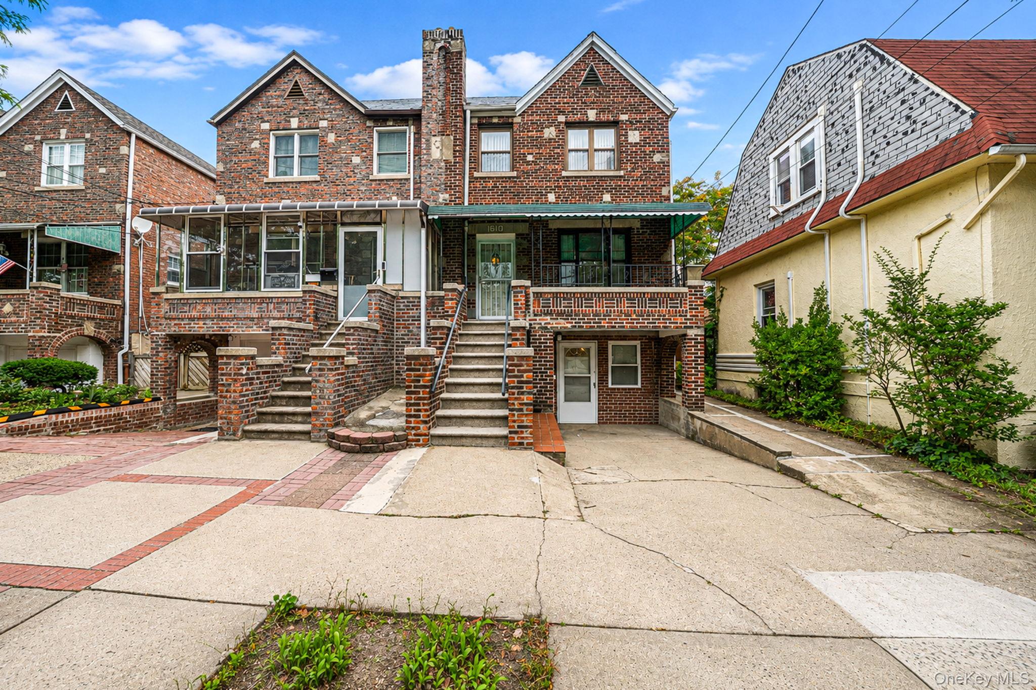 1610 Paulding Avenue