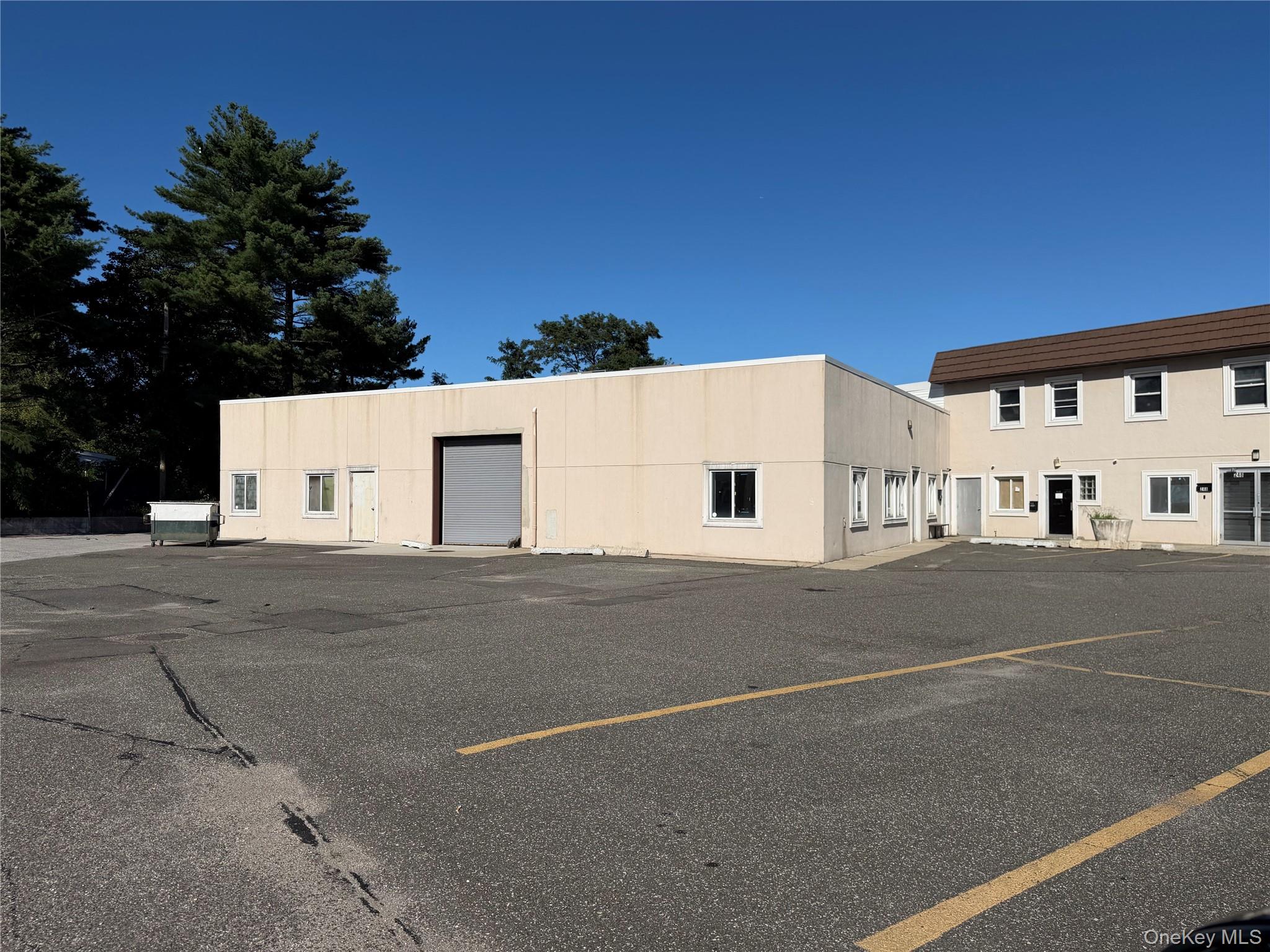 250 Old Country Rd