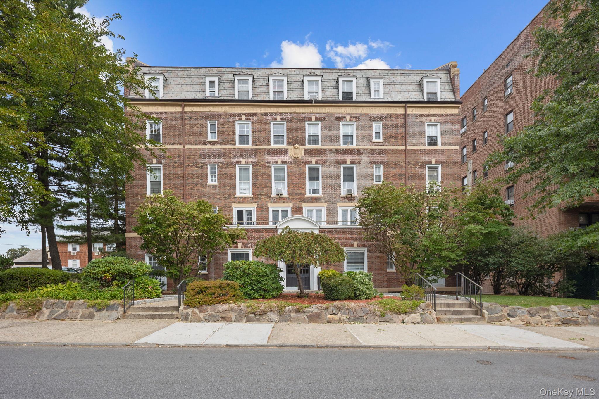 208 Centre Ave