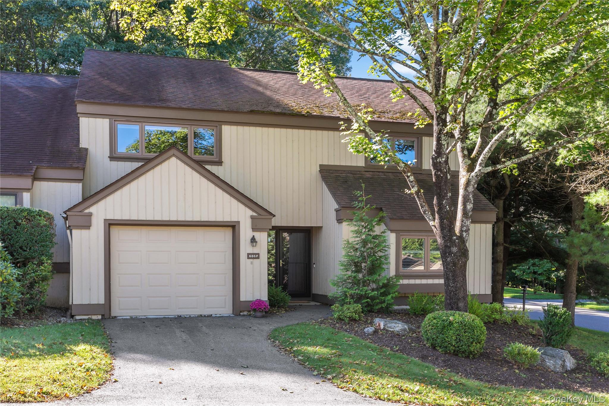 606 Heritage Hills