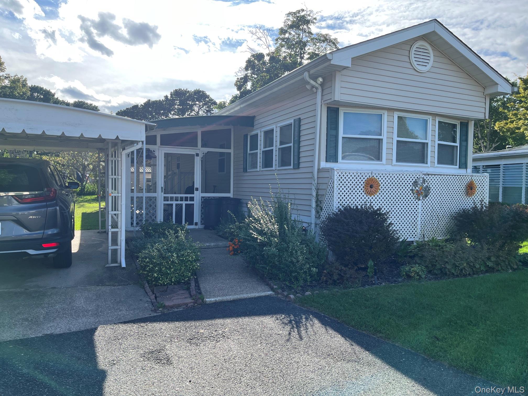 1661 Old Country Rd