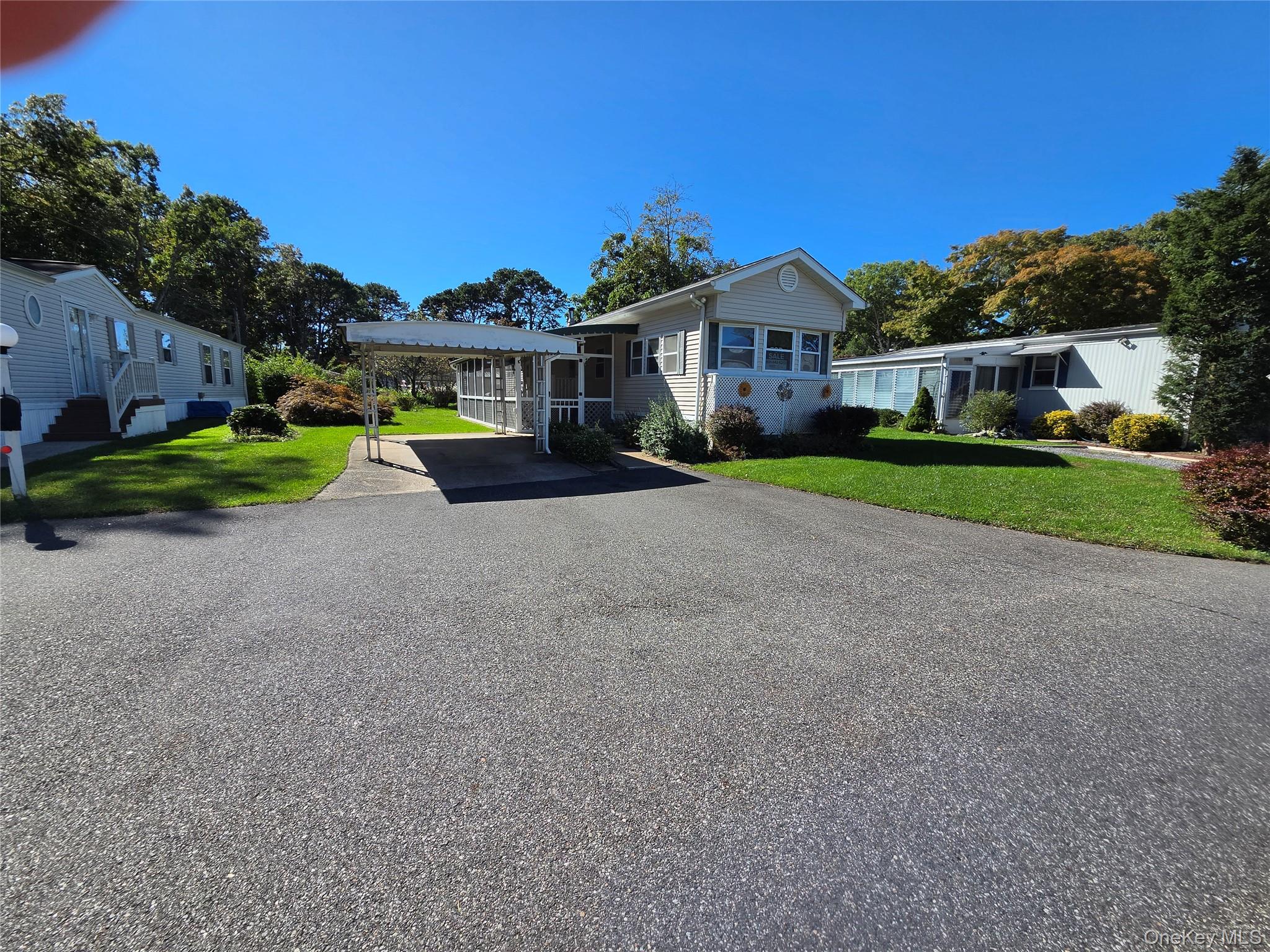 1661 Old Country Rd
