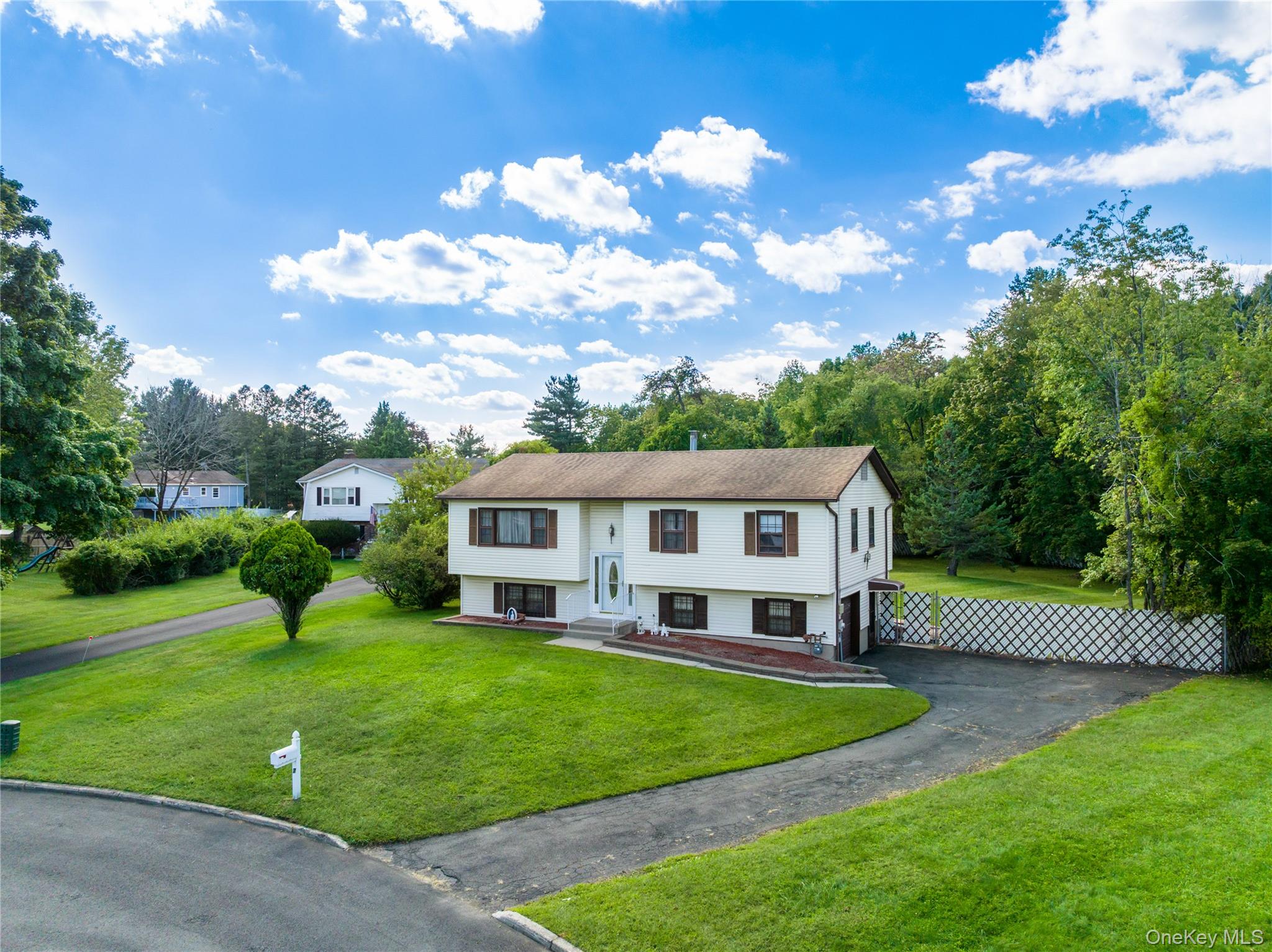 7 Roxbury Court