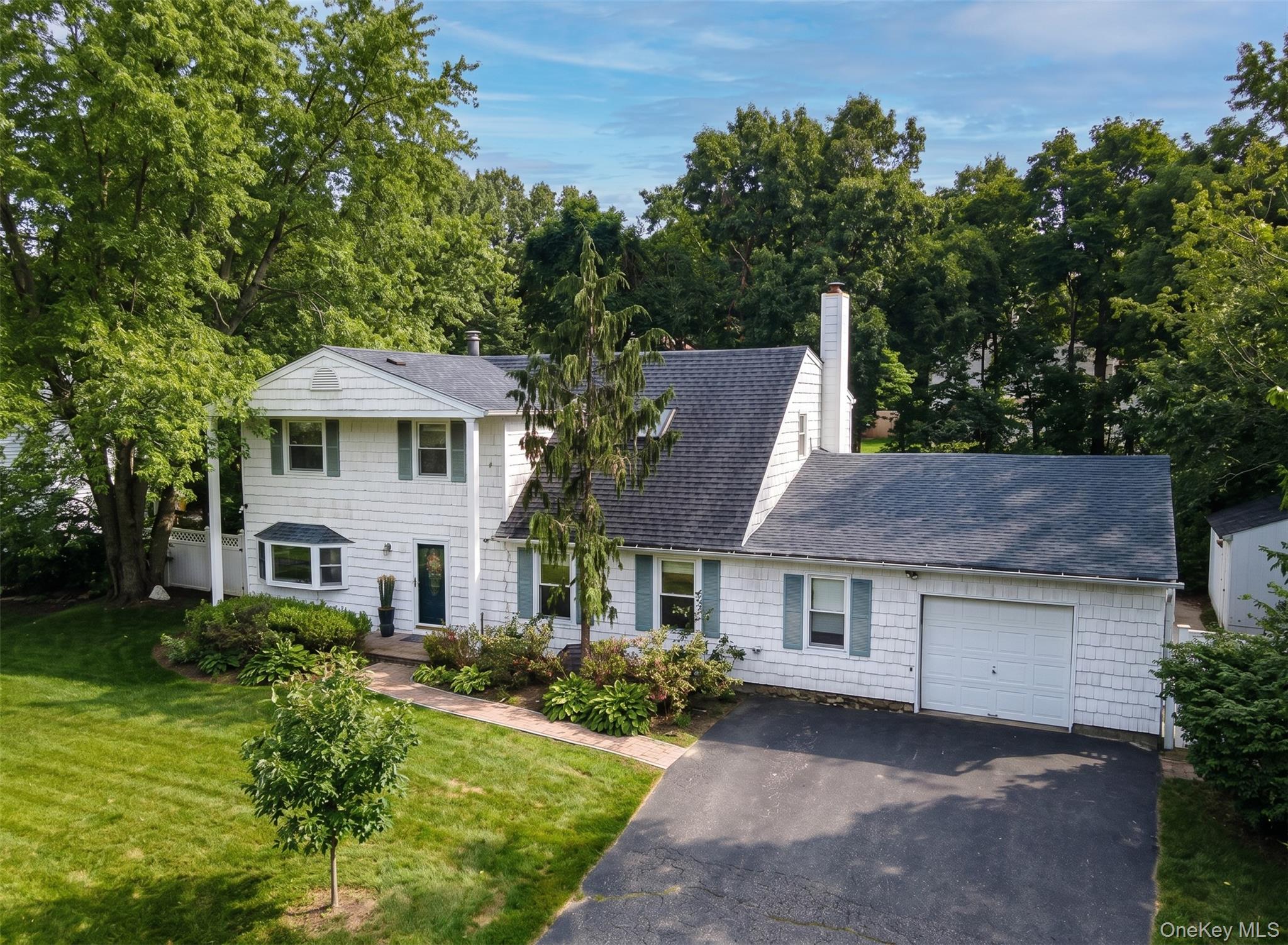 6 Duck Hill Road