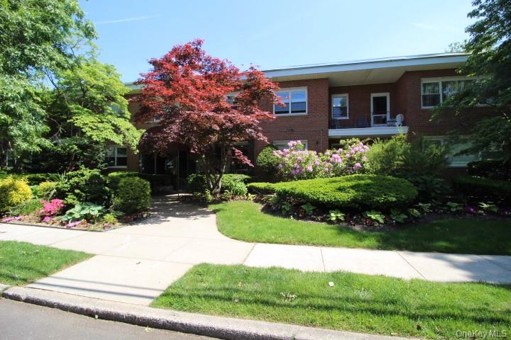 463 Summit Avenue