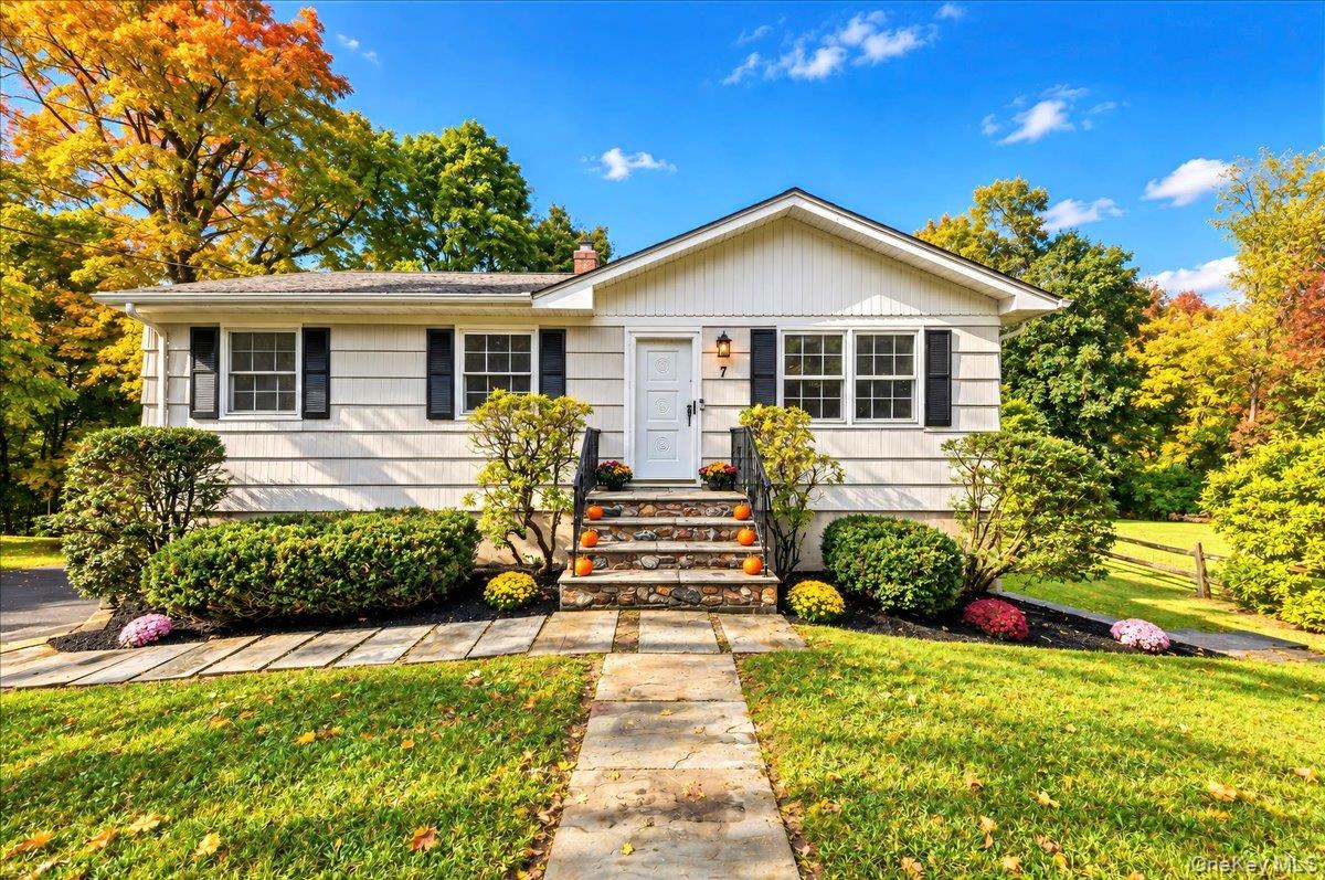 7 Meadowbrook Drive