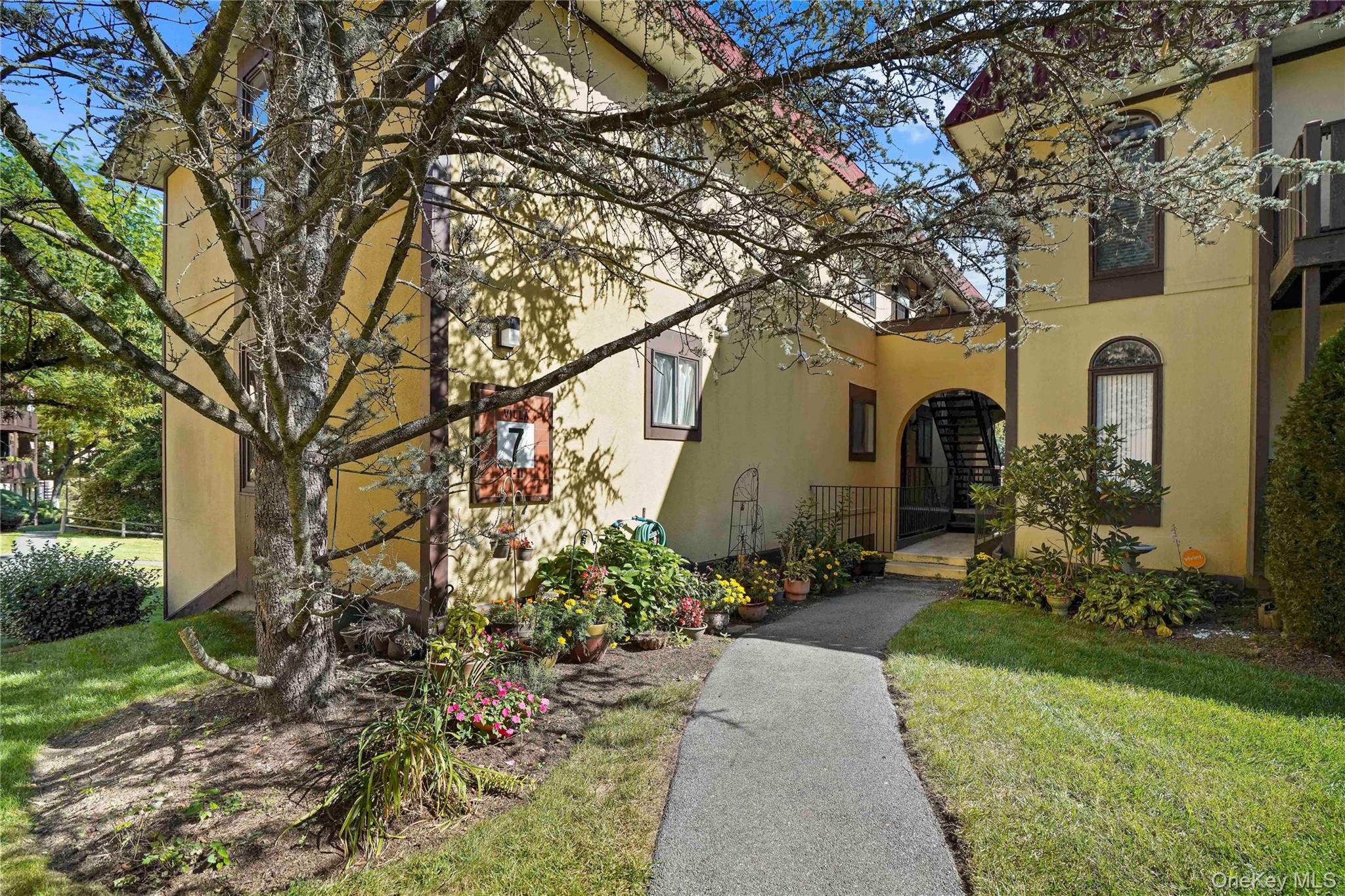 7 Granada Crescent
