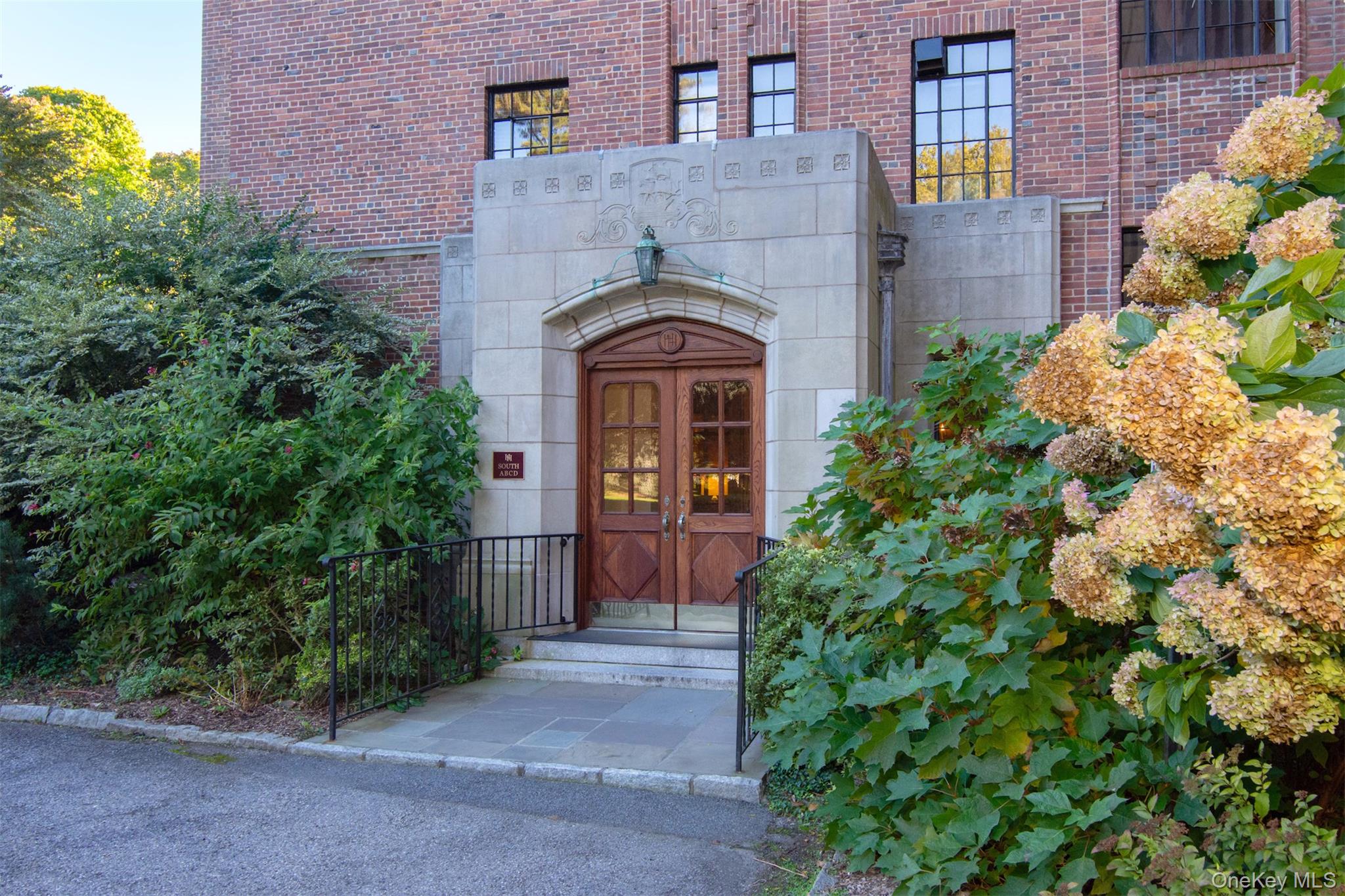 100 Ardsley Avenue West